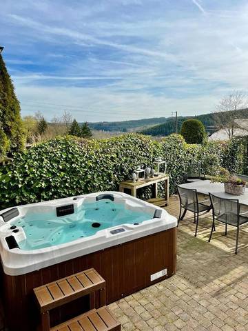 Gîte pour 4 personnes, avec terrasse ainsi que jacuzzi et sauna à Fauvillers