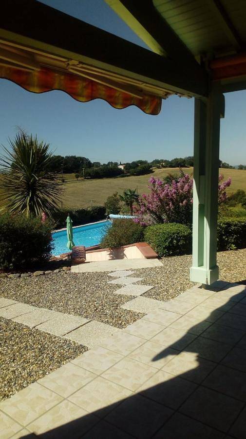 Location de vacances pour 8 personnes, avec jardin ainsi que vue et piscine à Colayrac-Saint-Cirq - 2