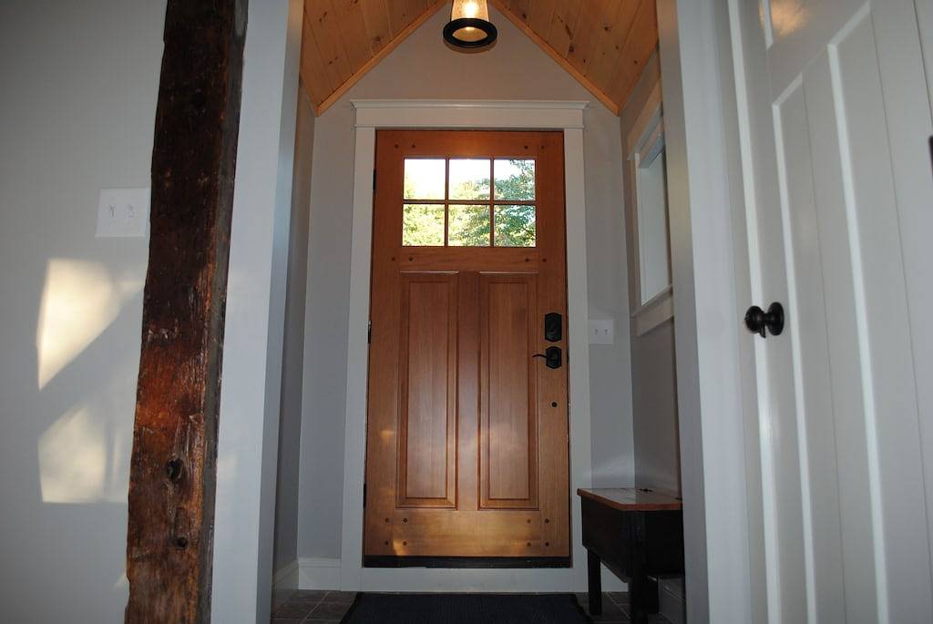 Newly Restored Lakefront Cottage in the center of Holderness with dockslip! in Holderness, Squam Lake