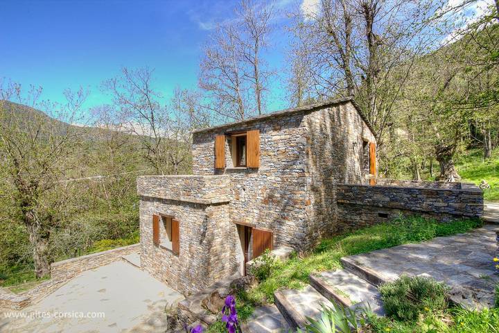 Gîte pour 4 personnes, avec Terrasse ainsi que Jardin et Vue