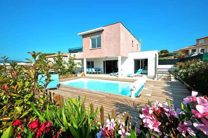 Villa für 8 Personen, mit Garten und Balkon - 1