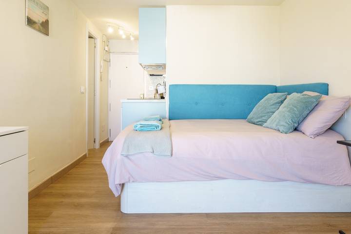 Entire studio, Apartment 'Calypso' with Sea View & Wi-Fi in Urbanizacion Calahonda, Mijas