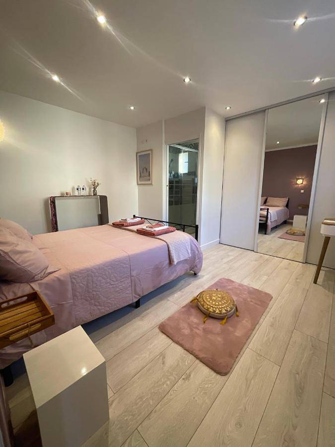 Maison chaleureuse 4 chambres avec jardin - Proche Paris - Arena Paris Nord Villepinte - Parc des expositions - Aéroport Cdg - Disney - Astérix in Tremblay-en-France, Seine-Saint-Denis