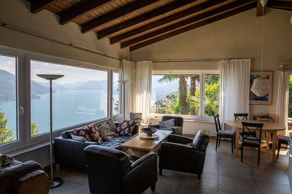 Ferienparadies mit sensationellem Panorama , Innen - Außenkamin,  Außenpool in Porta (Brissago), Brissago