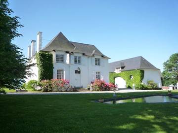 Chambre d’hôte pour 3 personnes, avec vue ainsi que jardin et piscine à Jurançon