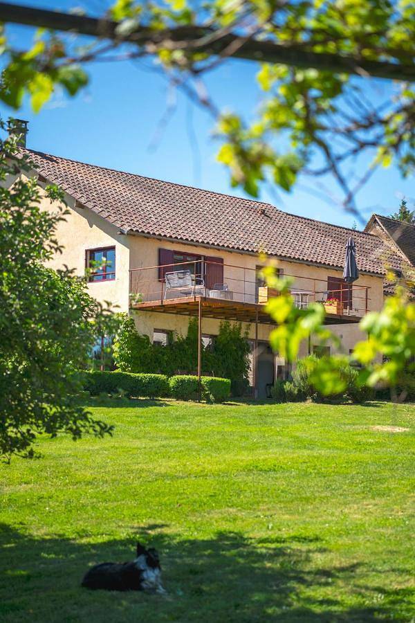 Location de vacances pour 2 personnes, avec Balcon et Terrasse ainsi que Jacuzzi et Jardin à Ajat
