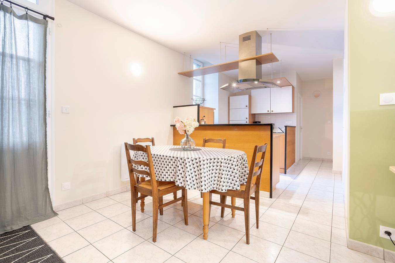 Apartamento entero, Apartamento renovado en el corazón de Pont-l’Abbé – vistas al río y cerca del océano in Pont-l'Abbé, Region de Quimper