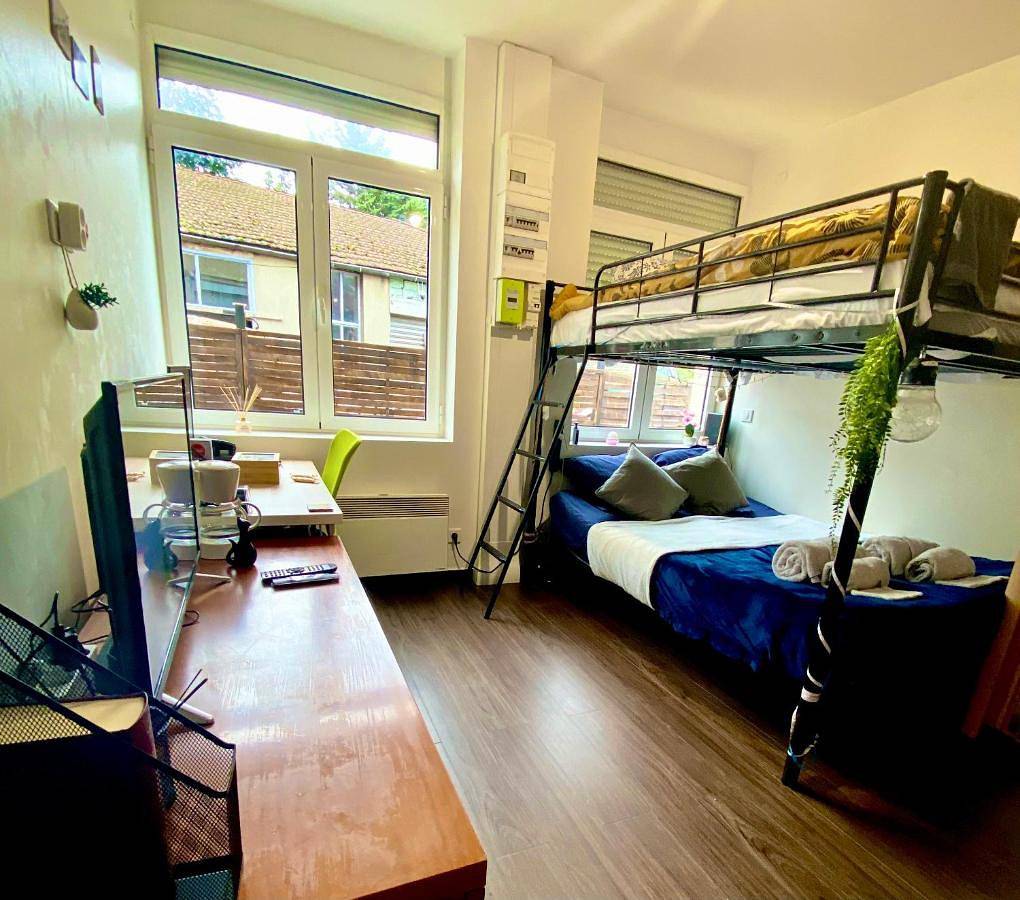 Appartement entier, One-Bedroom Apartment in Nanterre, Hauts-de-Seine