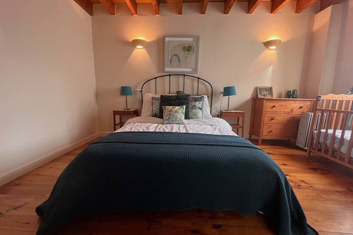Tranquil and spacious gîte with own pool near market town in Lezay, Région de Niort