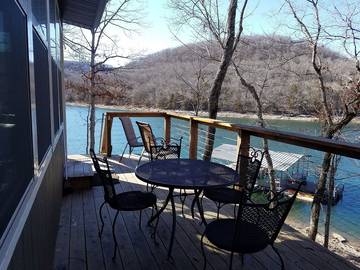 Log Cabin for 9 Guests in Beaver Lake, Ozark Mountains, Picture 2