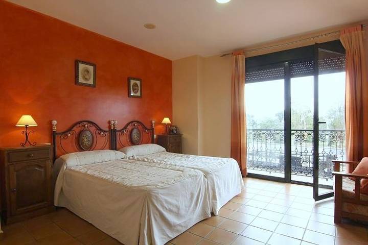 Hotel para 4 personas, con vistas además de piscina y jardín en La Vera - 3