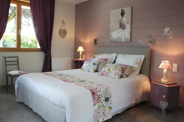 Location de vacances pour 3 personnes, avec vue et jardin, adapté aux familles à Sept-Frères