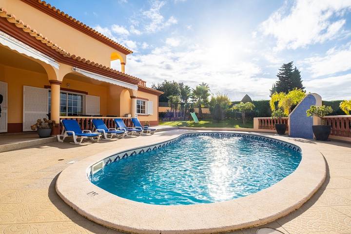 Holiday home for 8 people, with garden and terrace in Carvoeiro