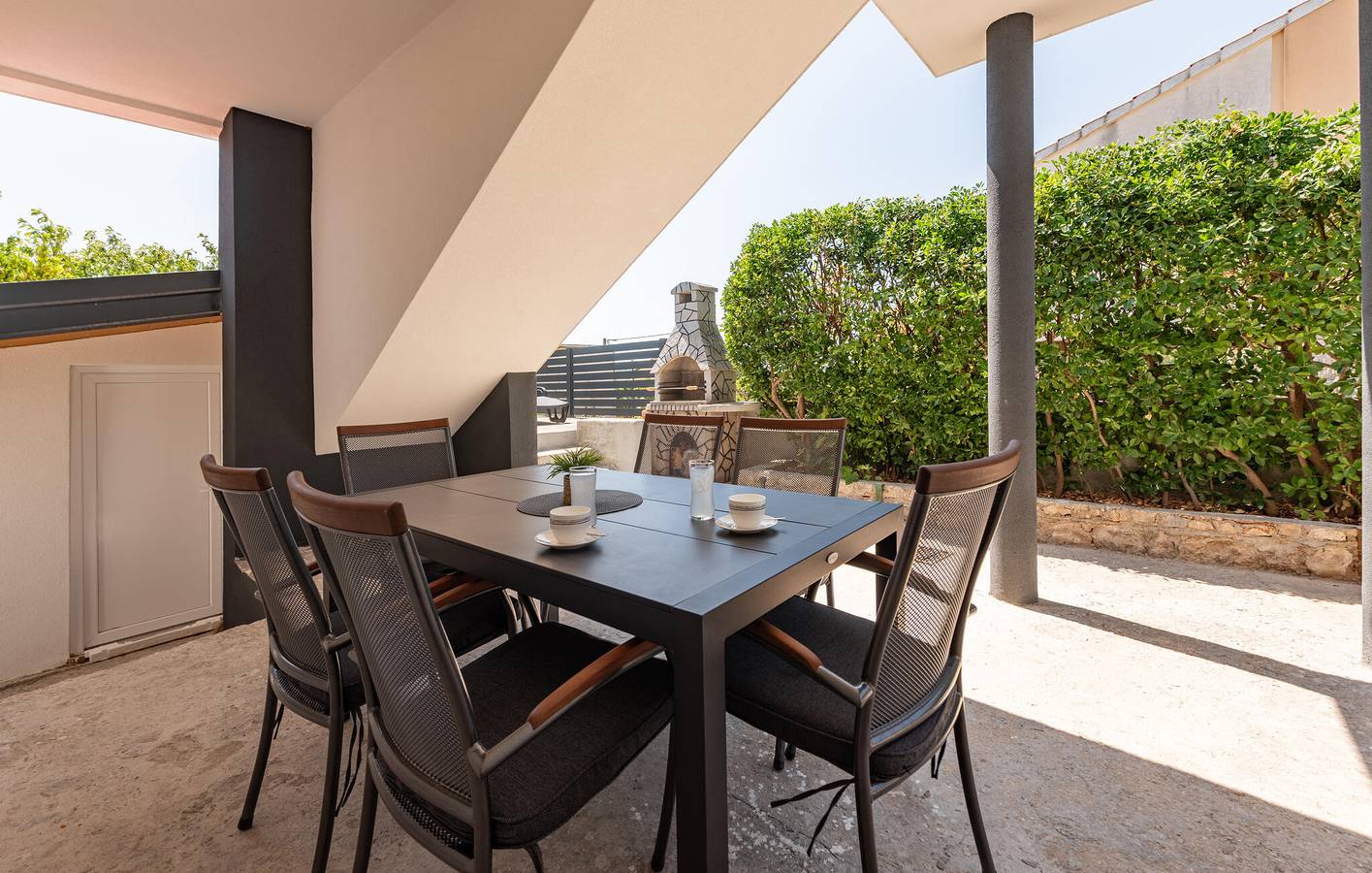 Reizende Ferienwohnung, 1,5 km vom Strand entfernt, mit WLAN, Klimaanlage und Terrasse in Novigradsko More, Zadar