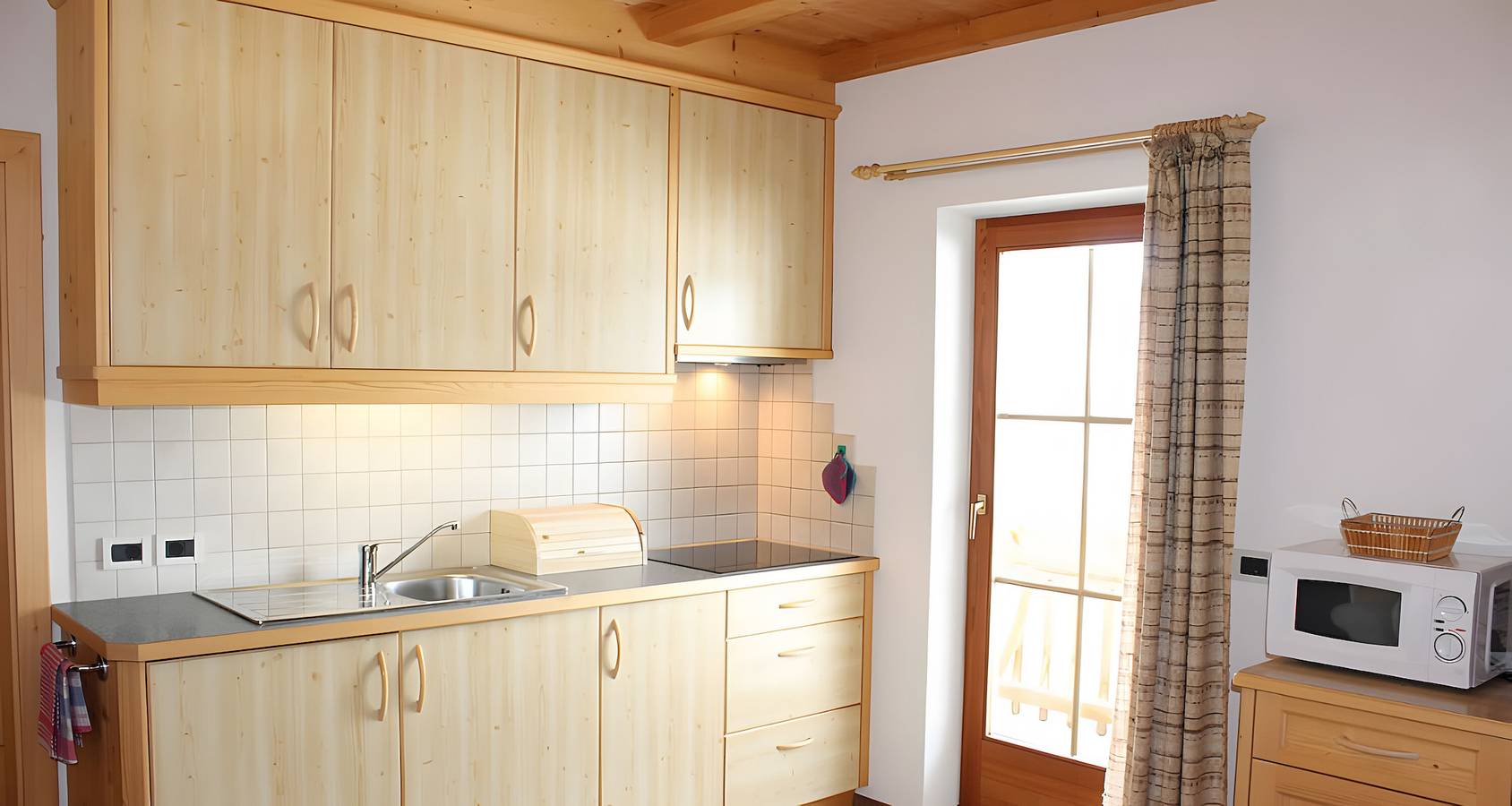 Entire apartment, Apartment 'Pütia' with Mountain View, Shared Terrace and Wi-Fi in La Val, Dolomiti Superski