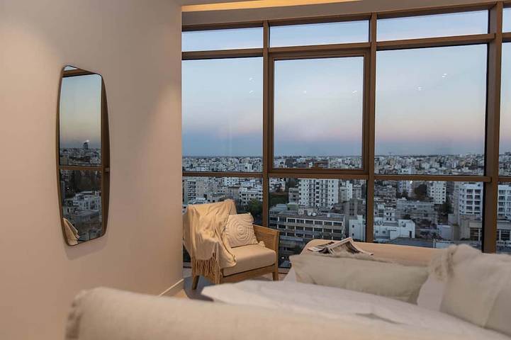 Ganze Wohnung, Saffron Suite | Retreat with Skyline Views & Pool in Nikosia, Südzypern