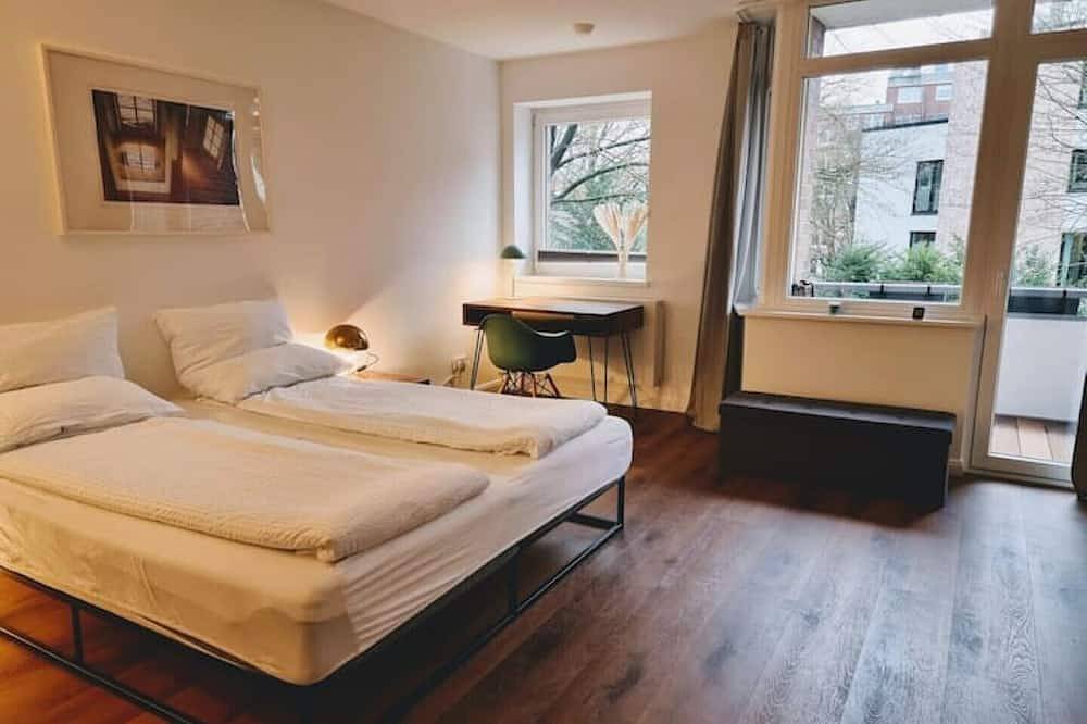 Ganze Wohnung, Ruhig und hell, 180cm x 200cm Kingsize Bett in Ahrensburg, Kreis Stormarn