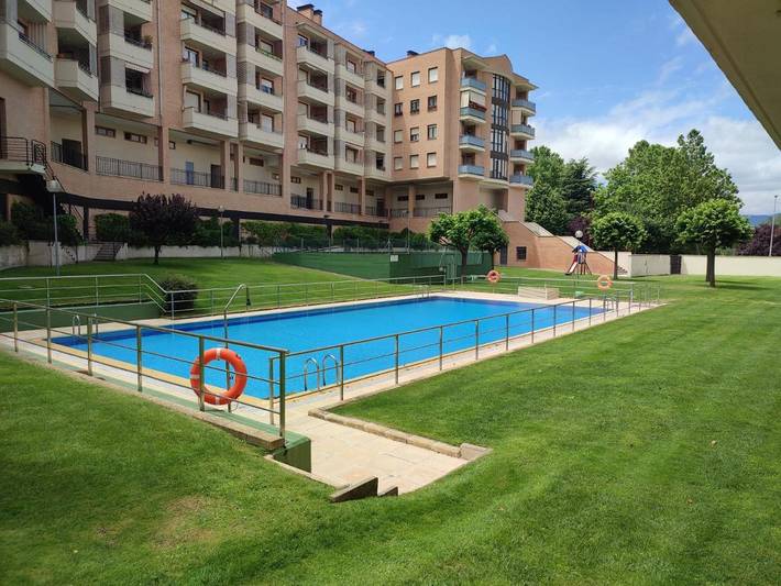 Apartamento para 4 personas, con Balcón y Terraza además de Jardín y Piscina en Haro