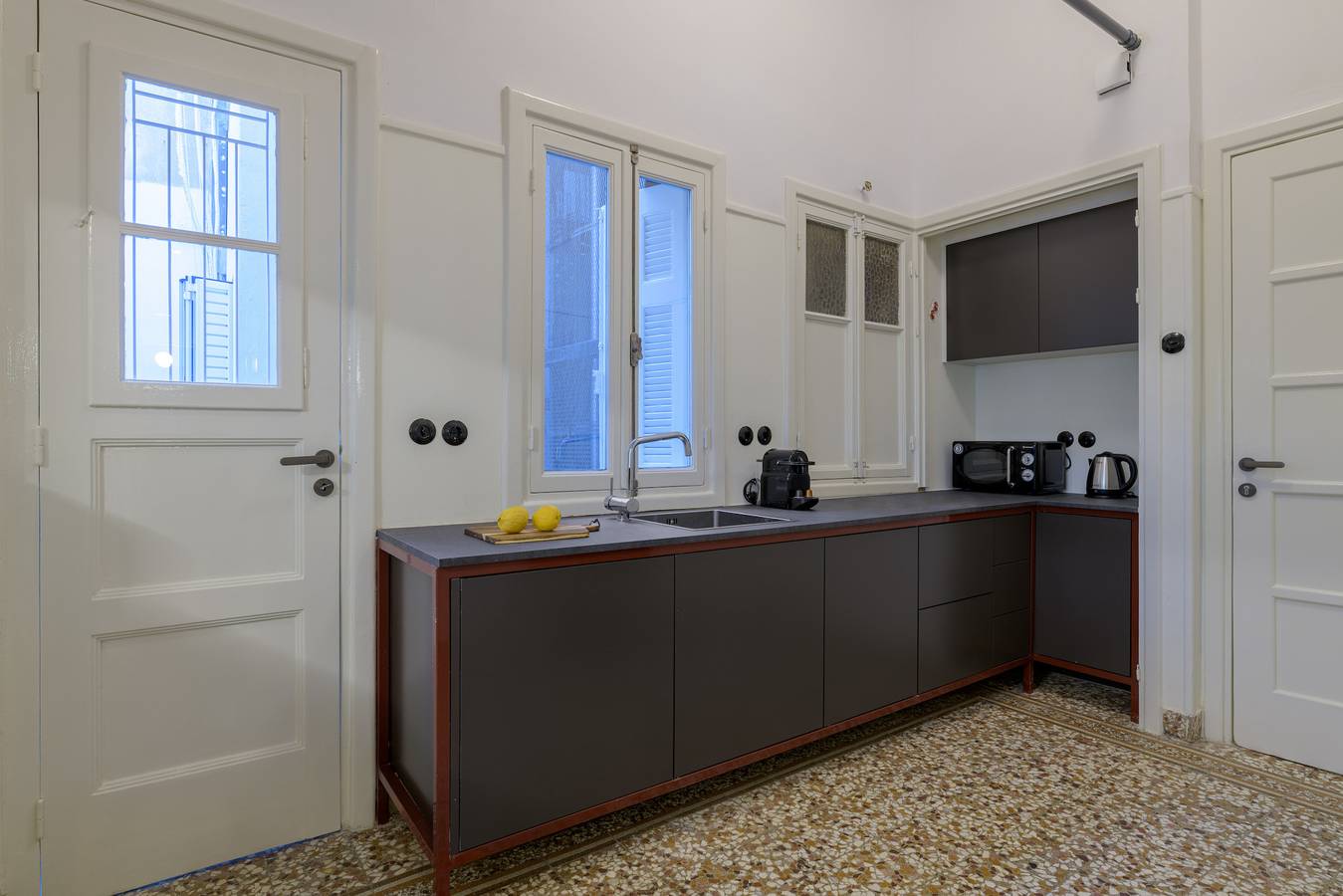 Entire apartment, An Outstanding 3 bdrm Apartment in the Heart of Athens in Central Section of Athens, Athens