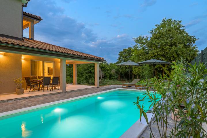 Ferienhaus für 6 Personen, mit Pool und Terrasse