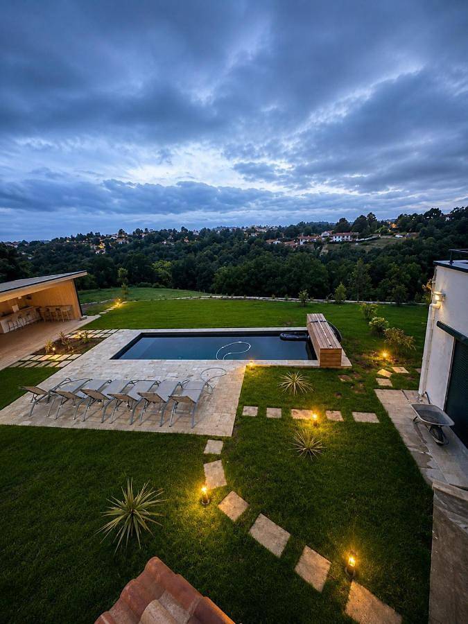 Villa pour 12 personnes, avec Balcon et Terrasse ainsi que Jardin et Piscine à Urrugne
