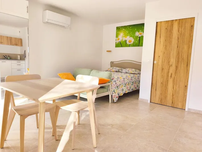 Apartamento de vacaciones para 2 personas, con jardín además de piscina y terraza - 1