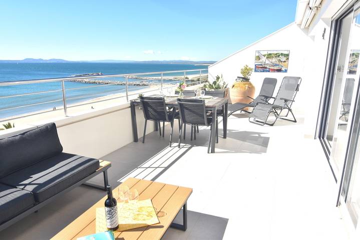 Entire apartment, Beachfront Bliss: Homely 2-Bedroom Apartment in Roses with Stunning Views, Ideal for Families!" in Platja de Sant Margarida (Roses), Roses