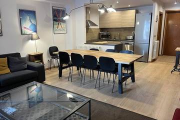 Gîte pour 9 personnes, avec piscine et balcon dans Formigal