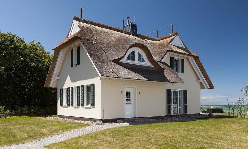 Luxus-Ferienhaus für 4 Personen, mit Balkon und Terrasse sowie Garten in Ahrenshoop