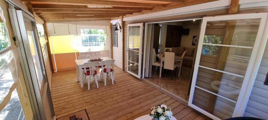 Gîte pour 4 personnes, avec terrasse ainsi que jardin et vue dans Port d'Hourtin - 3