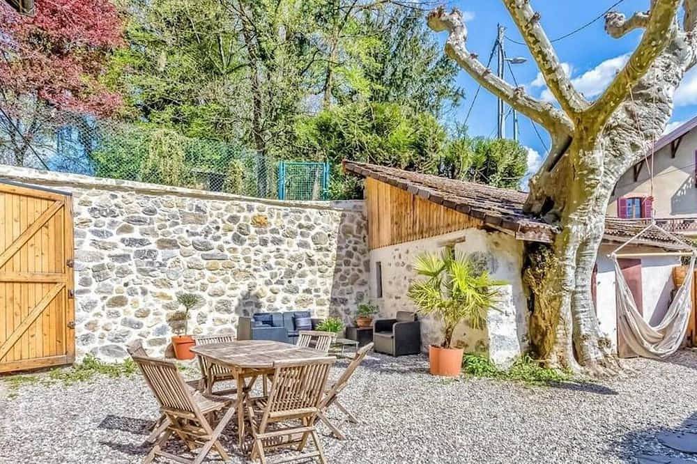 Lovely house between lake and mountains and also not far from the city of Annecy in Menthon-Saint-Bernard, Región de Annecy