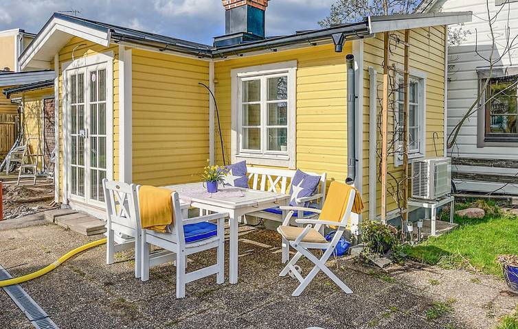 Ferienhaus für 2 Personen, mit Terrasse und Garten in Västervik
