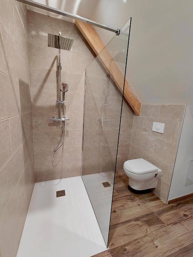 Location de vacances pour 4 personnes, avec jardin ainsi que piscine et terrasse à Saint-Quentin-en-Tourmont - 3