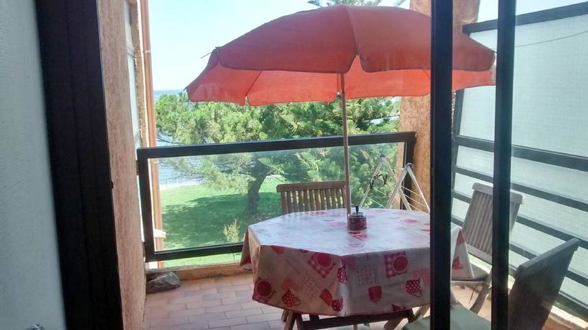 Ferienwohnung für 3 Personen, mit Balkon und Terrasse sowie Garten und Kinderpool