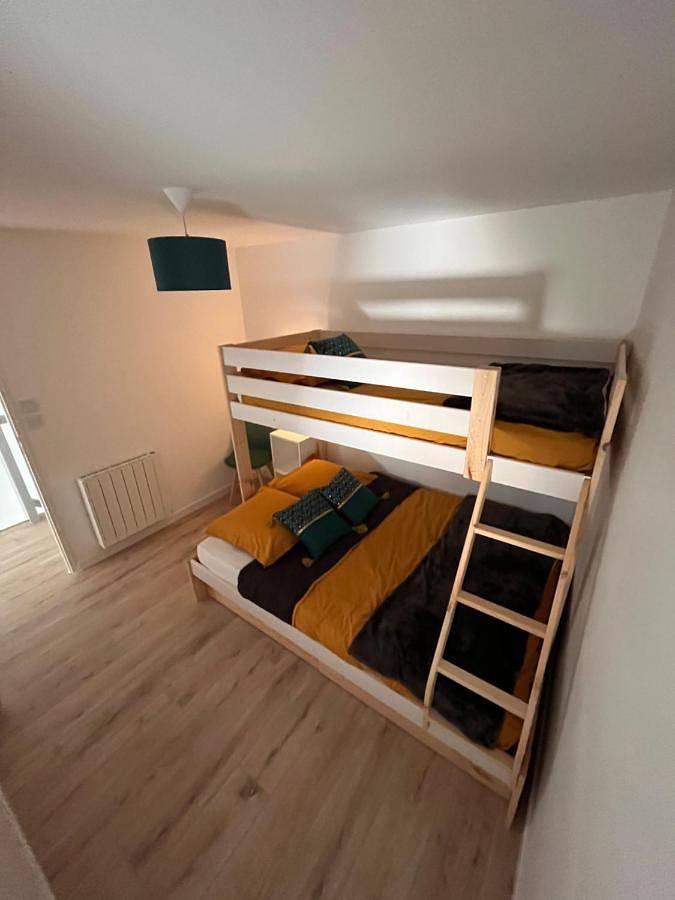 Appartement entier, Maison du Colombier - climatisée - 25 minutes du Puydufou in L'Oie, Vallée de la Loire