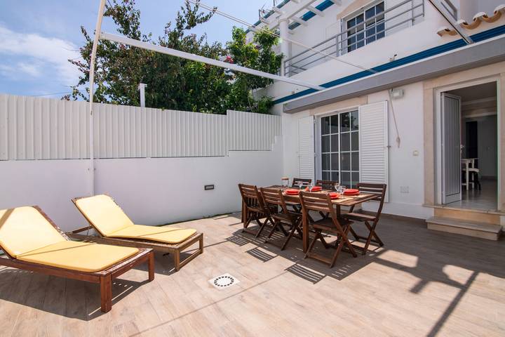 Casa de férias para 7 pessoas, com varanda e jardim na Praia da Lota