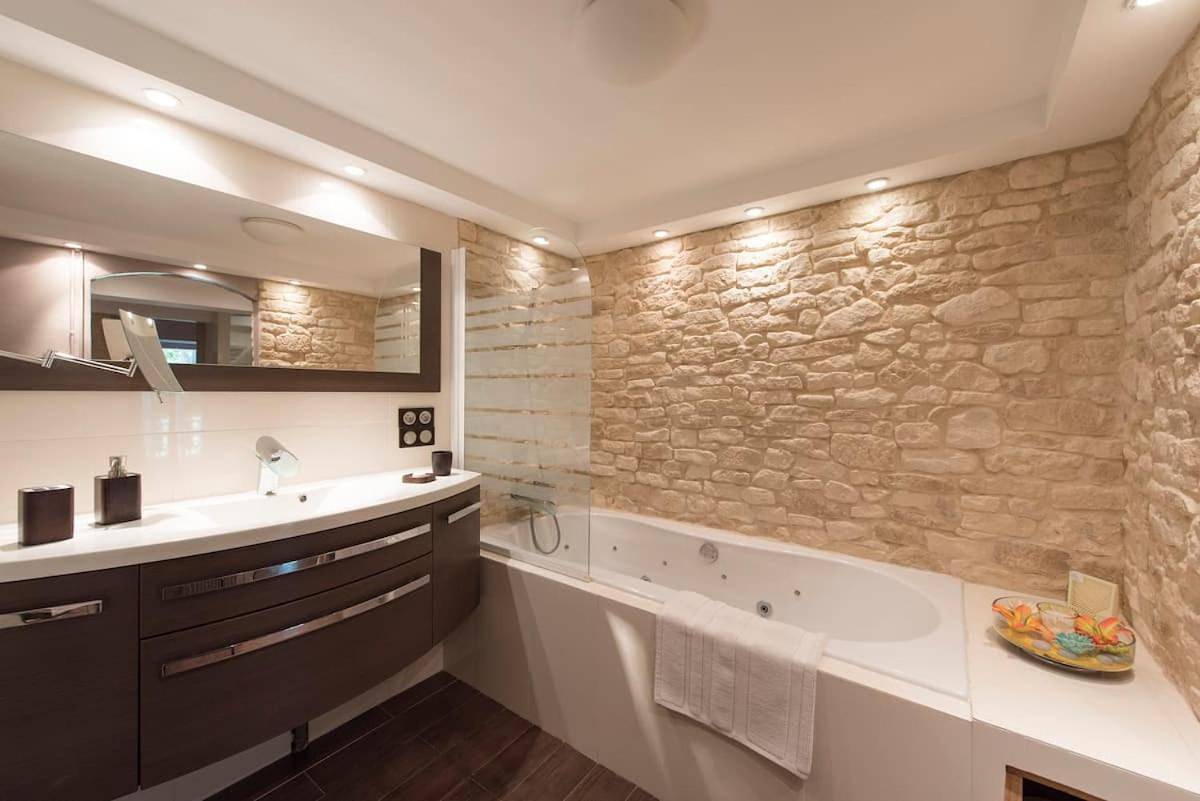 Deluxe Double Room (2 Adults + 1 Child) in Entrevaux, Région Castellane