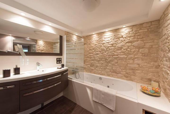 Gîte pour 2 personnes, avec jardin et jacuzzi à Entrevaux - 2