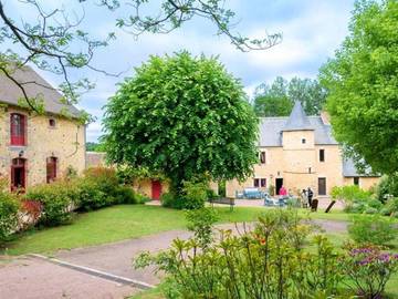 Gîte pour 4 personnes, avec terrasse et jardin à Asnières-sur-Vègre