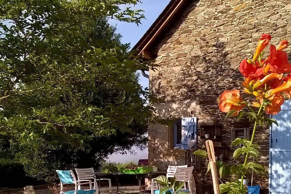 Gite de La maison Bleue in Mirandol-Bourgnounac, Région d'Albi