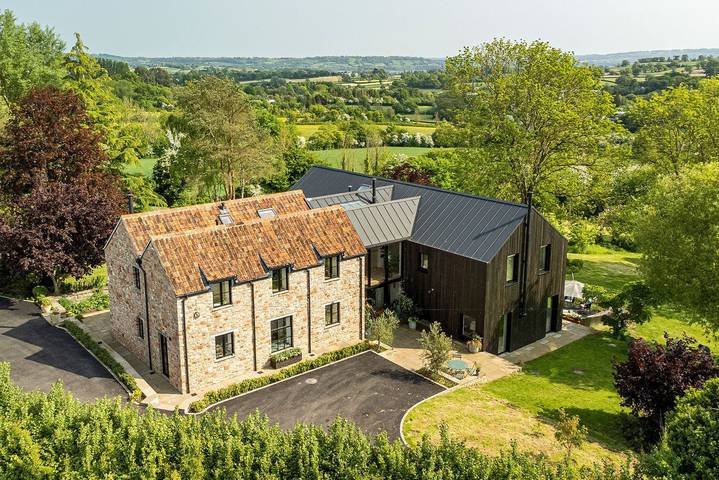 Holiday rental for 14 people, with garden and hot tub, with pets in North Somerset