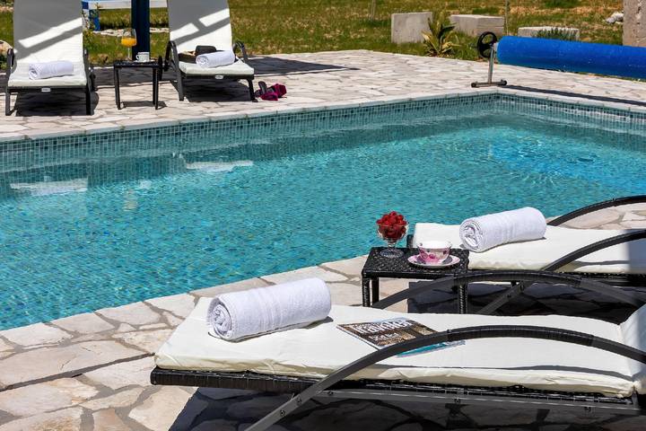 Dom dla 6 osób, z taras i basen oraz ogród, zwierzęta dozwolone w Zaostrog