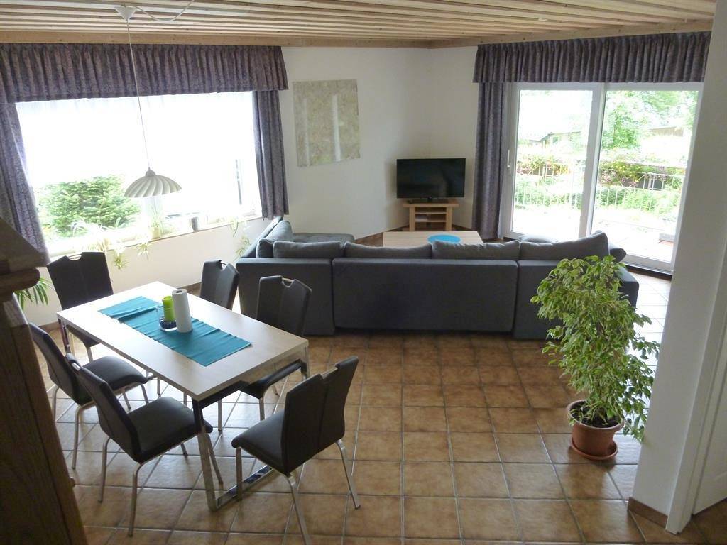 Geheel vakantieappartement, 6-Bett-Fewo Dusche/Wc, 3 Schlafräume in Monschau, Naturpark Hohes Venn-Eifel