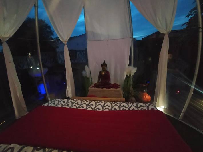 Tente pour 2 personnes, avec jardin et terrasse ainsi que jacuzzi et piscine dans les Bouches-du-Rhône - 3