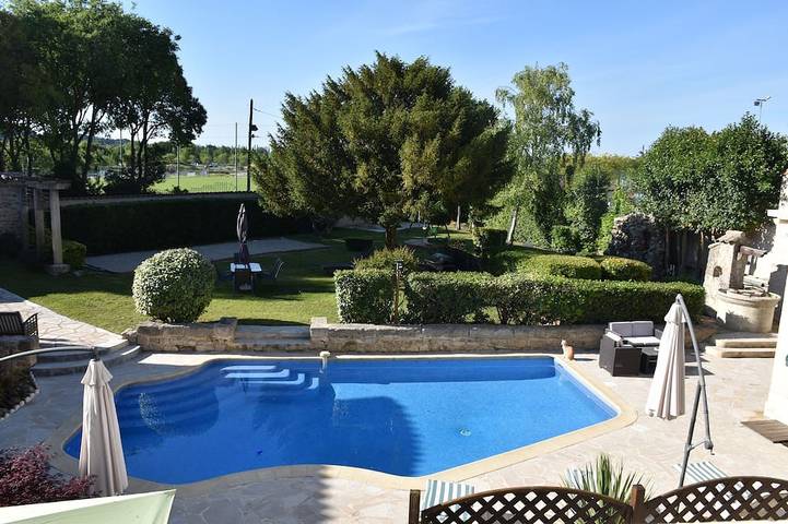 Ferienhaus für 8 Personen, mit Balkon und Garten sowie Pool