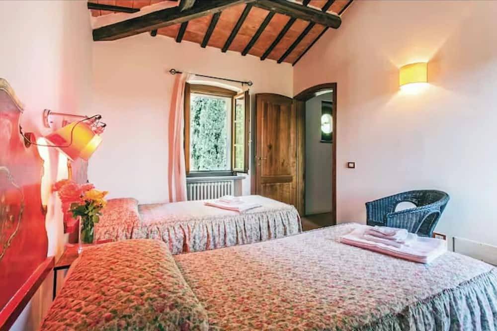 The Caretaker - Lilacs - The ancient house of the caretaker in Marsciano, Perugia Provinz