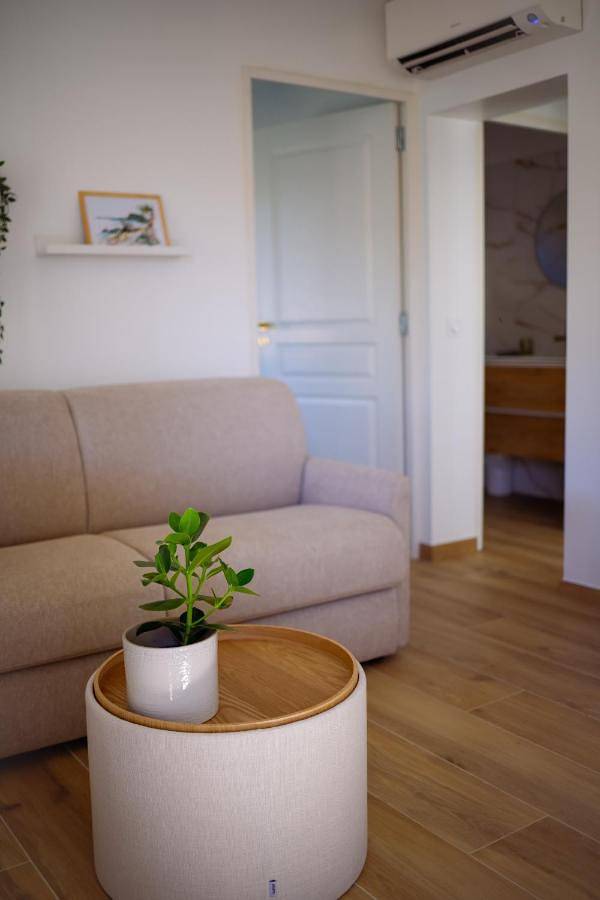 Location de vacances pour 6 personnes, avec vue ainsi que jardin et terrasse dans Port des Oursinières - 2