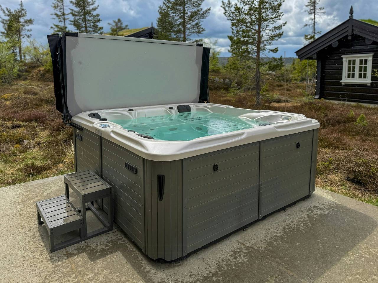 Blockhütte mit Whirlpool und Skipisten in Veggli in Rollag