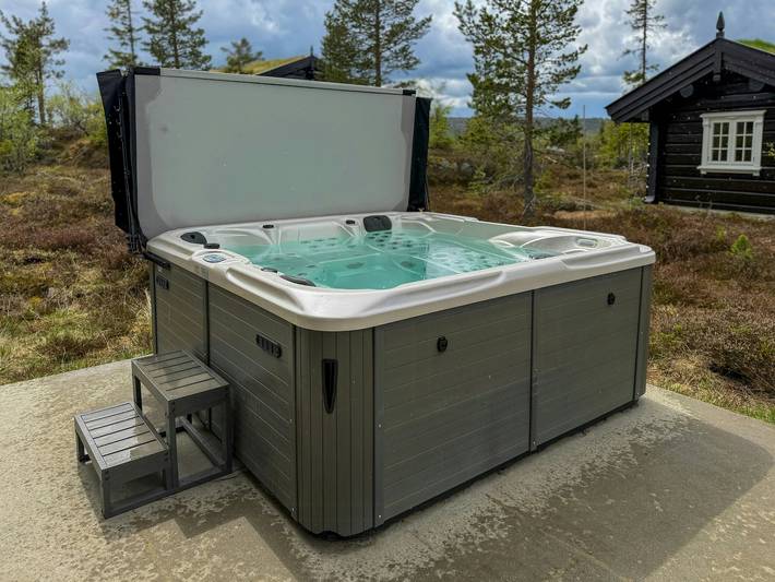 Blockhütte mit Whirlpool und Skipisten in Veggli in Rollag