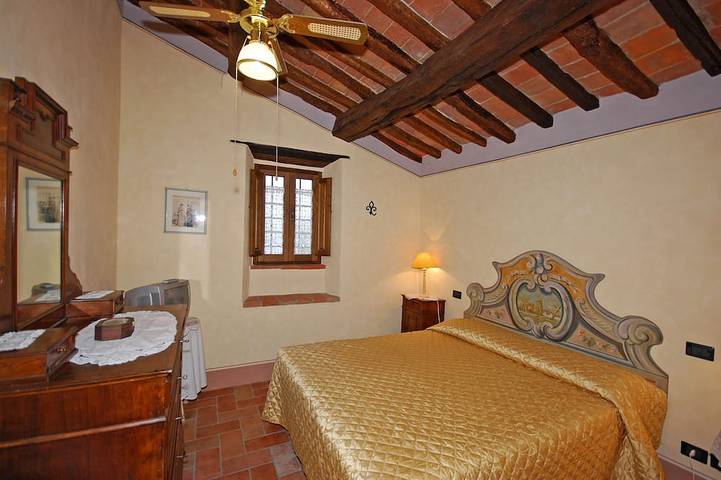 Appartamento in agriturismo nella collina toscana con vista su Cortona. in Cegliolo, Cortona